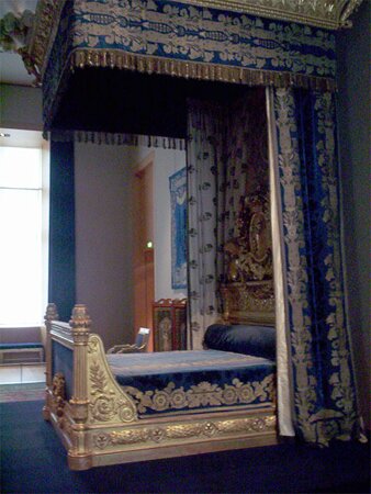 Chambre_royale_Louis_XVIII