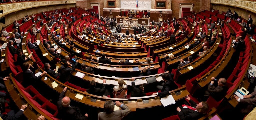 1920px-Panorama_de_l'hémicyle_de_l'assemblée_nationale